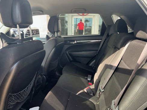 Used 2014 Kia Sorento LX image 19