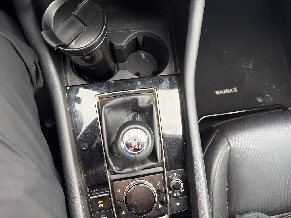 Used 2022 MAZDA MAZDA3 s FWD image 6
