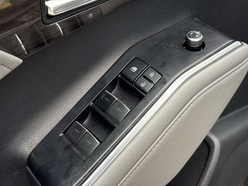 Used 2021 Toyota Highlander Limited AWD/4WD image 12