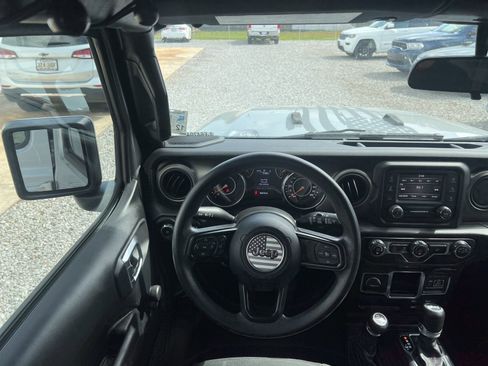 Used 2018 Jeep Wrangler Unlimited Sport image 11