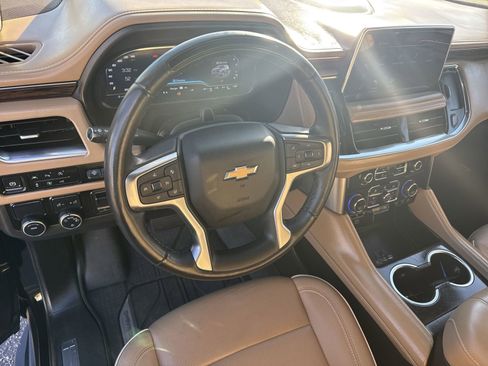 Used 2024 Chevrolet Suburban Premier w/ Advanced Technology Package image 18