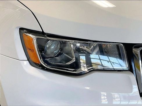Used 2021 Jeep Grand Cherokee Limited AWD/4WD image 32