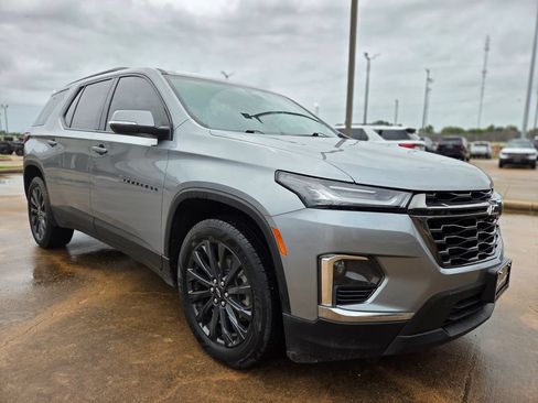 Used 2023 Chevrolet Traverse RS FWD image 3