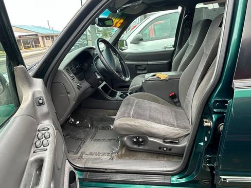 Used 2001 Ford Explorer XLT AWD/4WD image 13
