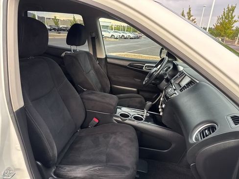 Used 2014 Nissan Pathfinder SV FWD image 19