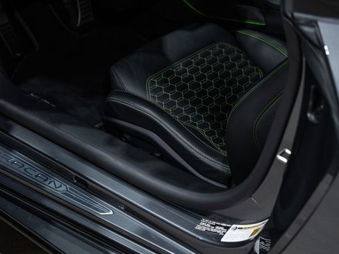 Used 2020 Lamborghini Huracan EVO image 25