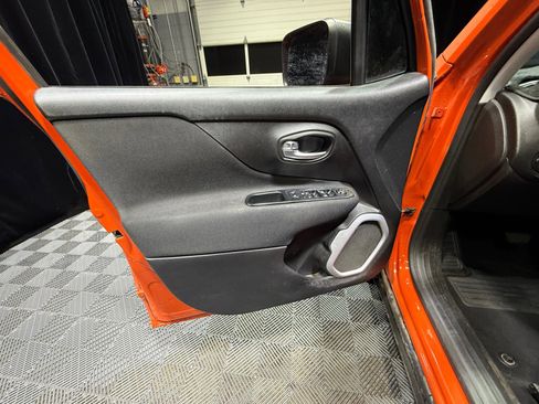 Used 2018 Jeep Renegade Sport w/ Power & Air Group image 13