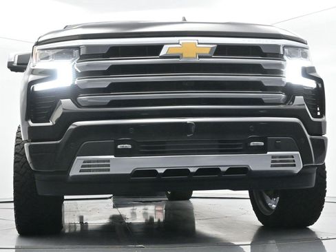 Used 2023 Chevrolet Silverado 1500 High Country w/ High Country Premium Package AWD/4WD image 39
