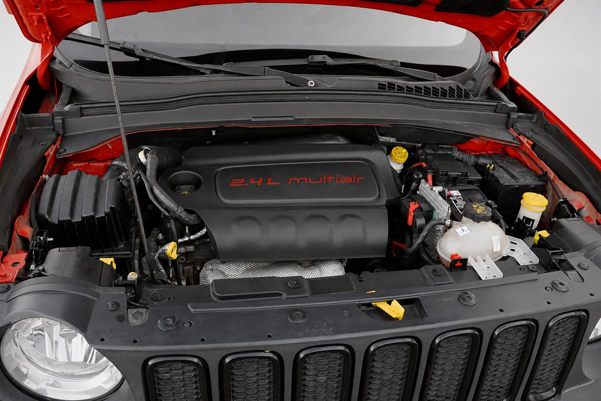 Used 2017 Jeep Renegade Altitude FWD image 40