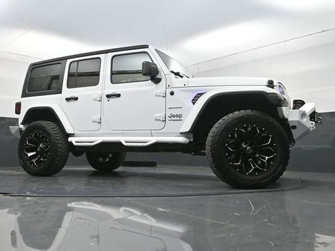 Used 2018 Jeep Wrangler Unlimited Sahara image 33