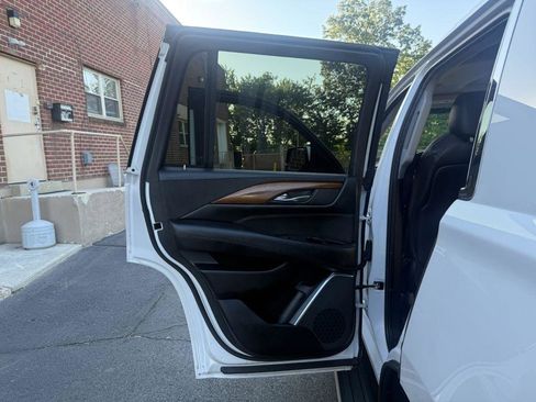 Used 2017 Cadillac Escalade Premium Luxury AWD/4WD image 19