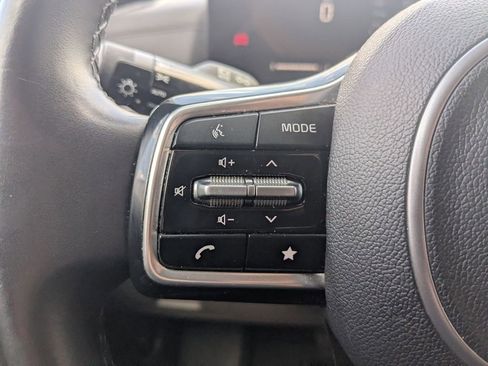 Used 2025 Kia Carnival image 15