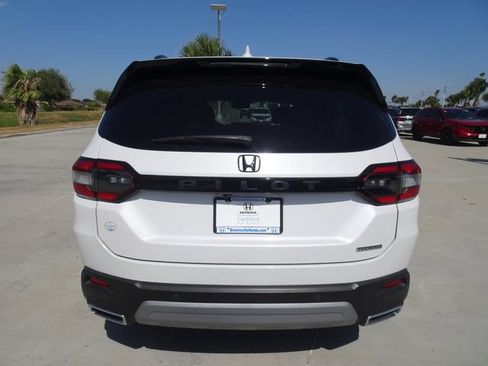 Used 2024 Honda Pilot Touring image 5