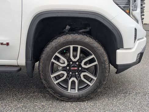 Used 2024 GMC Sierra 1500 AT4 w/ Technology Package image 11