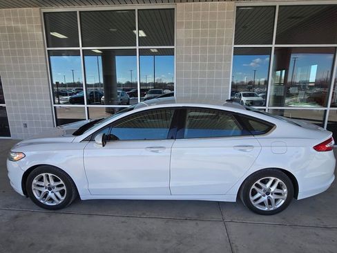 Used 2016 Ford Fusion SE image 10