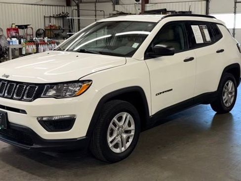 Used 2018 Jeep Compass Sport FWD image 2