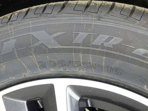 Used 2022 Nissan Versa SV w/ Trunk Package image 36