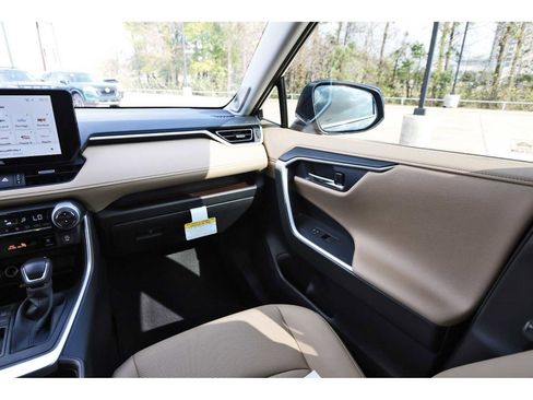 Used 2025 Toyota RAV4 Limited image 8