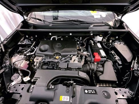 Used 2021 Toyota RAV4 LE AWD/4WD image 29