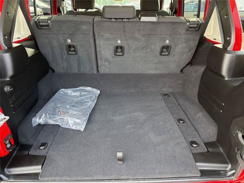 Used 2025 Jeep Wrangler Unlimited Rubicon 4xe w/ Safety Group AWD/4WD image 17