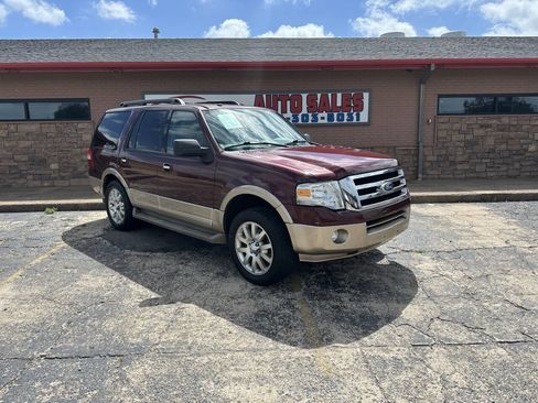 Used 2011 Ford Expedition XLT w/ 202A Rapid Spec Order Code RWD image 2