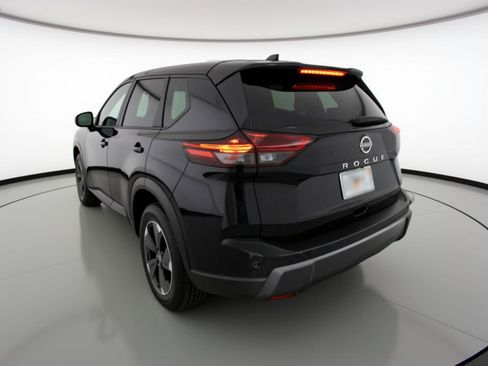 Used 2025 Nissan Rogue SV image 6