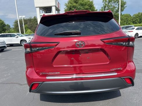 Used 2022 Toyota Highlander Limited FWD image 8