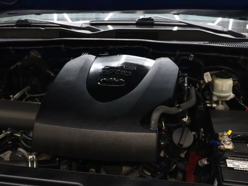 Used 2018 Toyota Tacoma TRD Sport AWD/4WD image 27