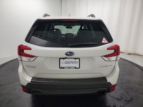 Used 2022 Subaru Forester Premium image 8