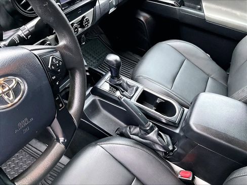 Used 2020 Toyota Tacoma SR image 21