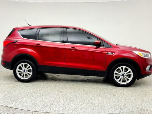 Used 2019 Ford Escape SE image 4