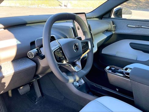 New 2025 Volvo EX30 Ultra w/ Protection Package Premier image 8