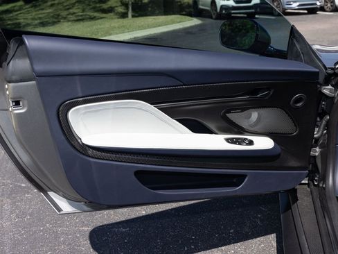 Used 2025 Aston Martin Vanquish V12 image 19