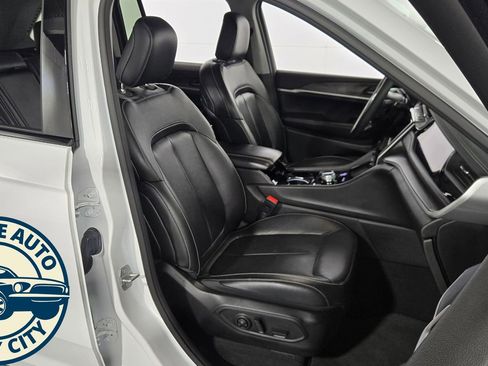 Used 2022 Jeep Grand Cherokee Limited 4xe image 43