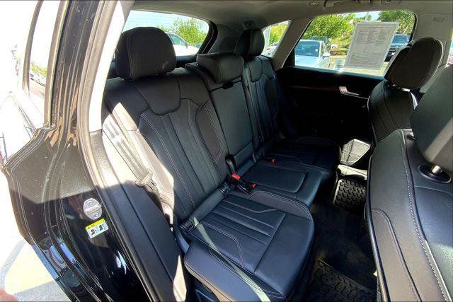 Certified 2025 Audi Q5 2.0T Premium Plus w/ Premium Plus Package AWD/4WD image 19