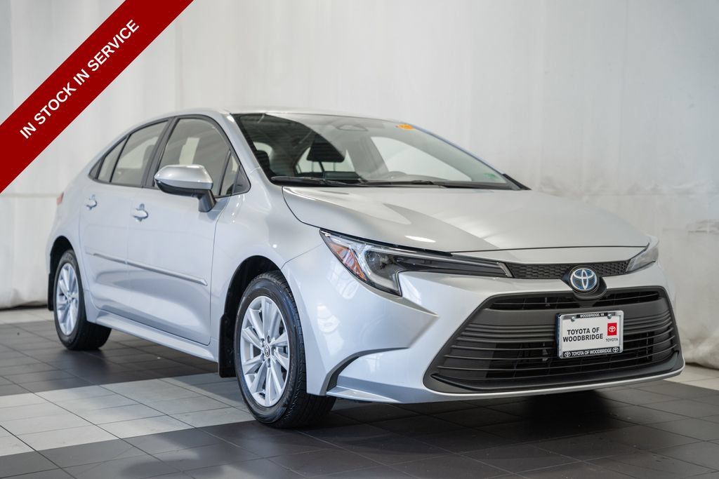 Used 2025 Toyota Corolla LE w/ LE Premium Package FWD image 1