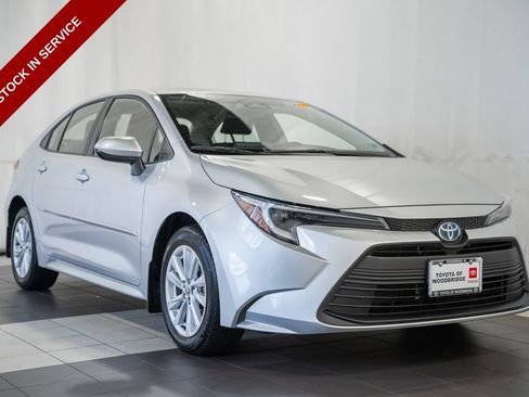Used 2025 Toyota Corolla LE w/ LE Premium Package FWD image 1
