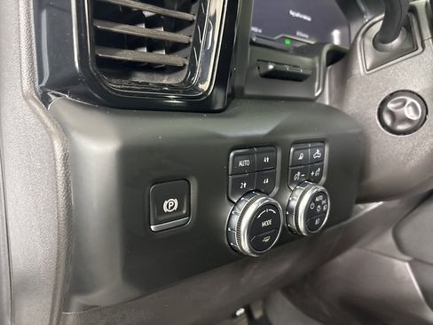 Used 2024 GMC Sierra 1500 AT4 w/ Technology Package image 8