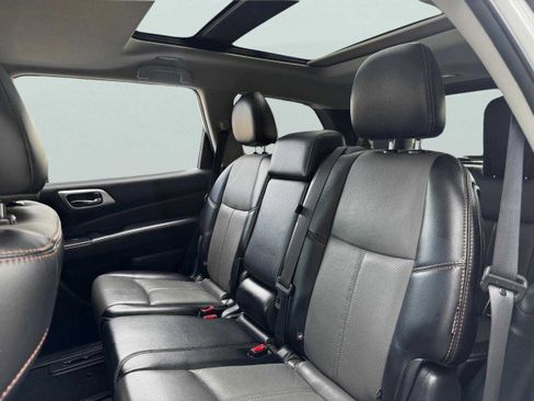 Used 2020 Nissan Pathfinder SL image 42