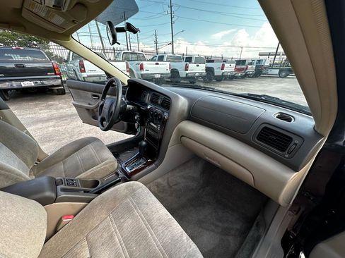 Used 2001 Subaru Outback Wagon image 24