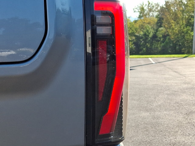 Used 2024 GMC Sierra 2500 AT4 w/ AT4 Premium Plus Package AWD/4WD image 8