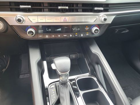 Used 2025 Kia Telluride LX FWD image 15