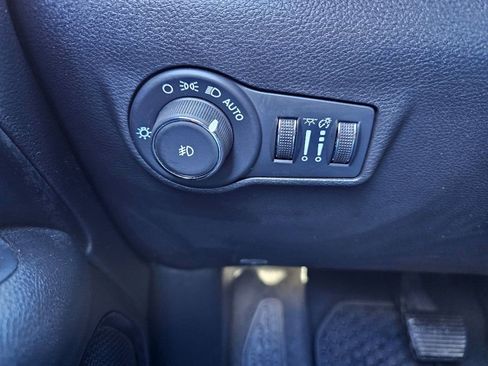 Used 2025 Jeep Compass Trailhawk image 34