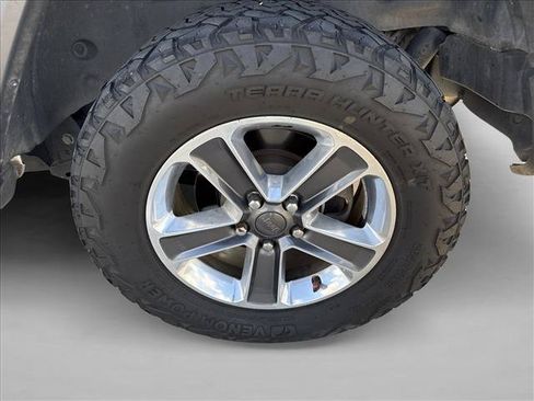 Used 2019 Jeep Wrangler Unlimited Sahara AWD/4WD image 19