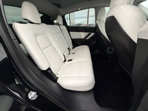 Used 2021 Tesla Model Y Long Range image 13