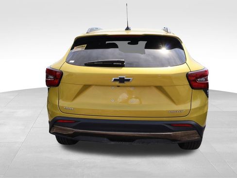 Used 2024 Chevrolet Trax ACTIV w/ Sunroof Package FWD image 18