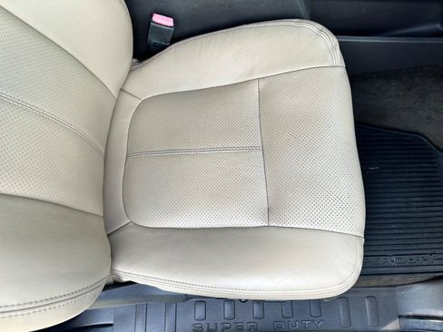 Used 2015 Ford F250 Lariat w/ Lariat Ultimate Package AWD/4WD image 29