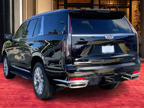 Certified 2024 Cadillac Escalade Premium Luxury image 4