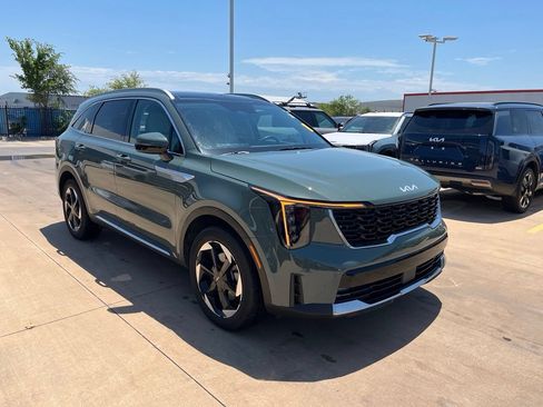 Used 2025 Kia Sorento EX AWD/4WD image 4