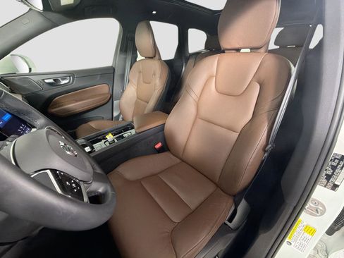 Certified 2023 Volvo XC60 B5 Plus w/ Protection Package Premier image 22